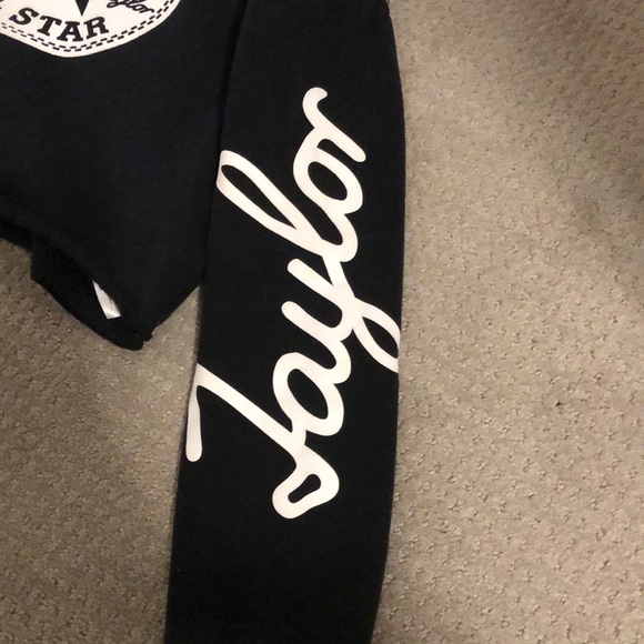 Cropped converse hoodie! - Picture 2 of 3